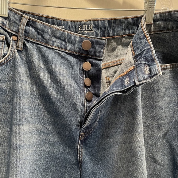 Jeans - Picture 4 of 4